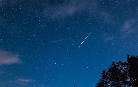 tähdenlento veikkaus|Huikeat tähdenlennot täyttävät taivaan ensi yönä .